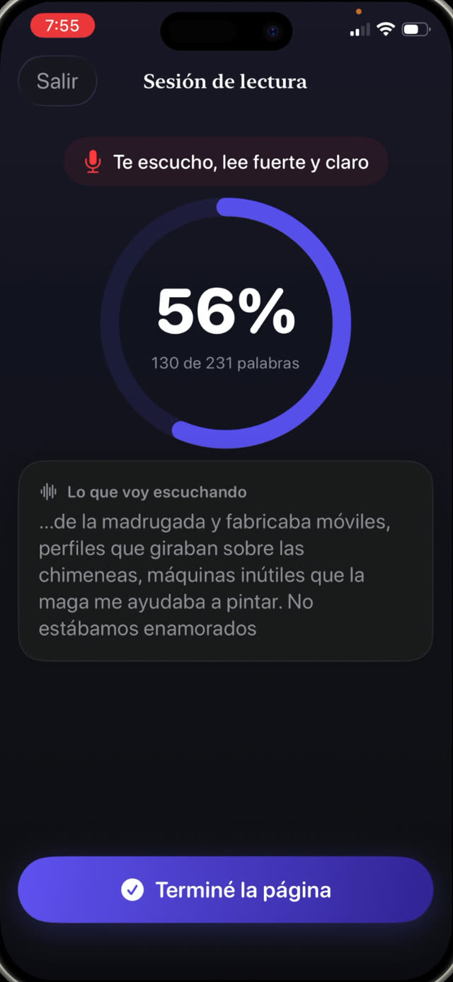 Porcentaje de coincidencia en vivo mientras un chico lee una página en voz alta para practicar fluidez